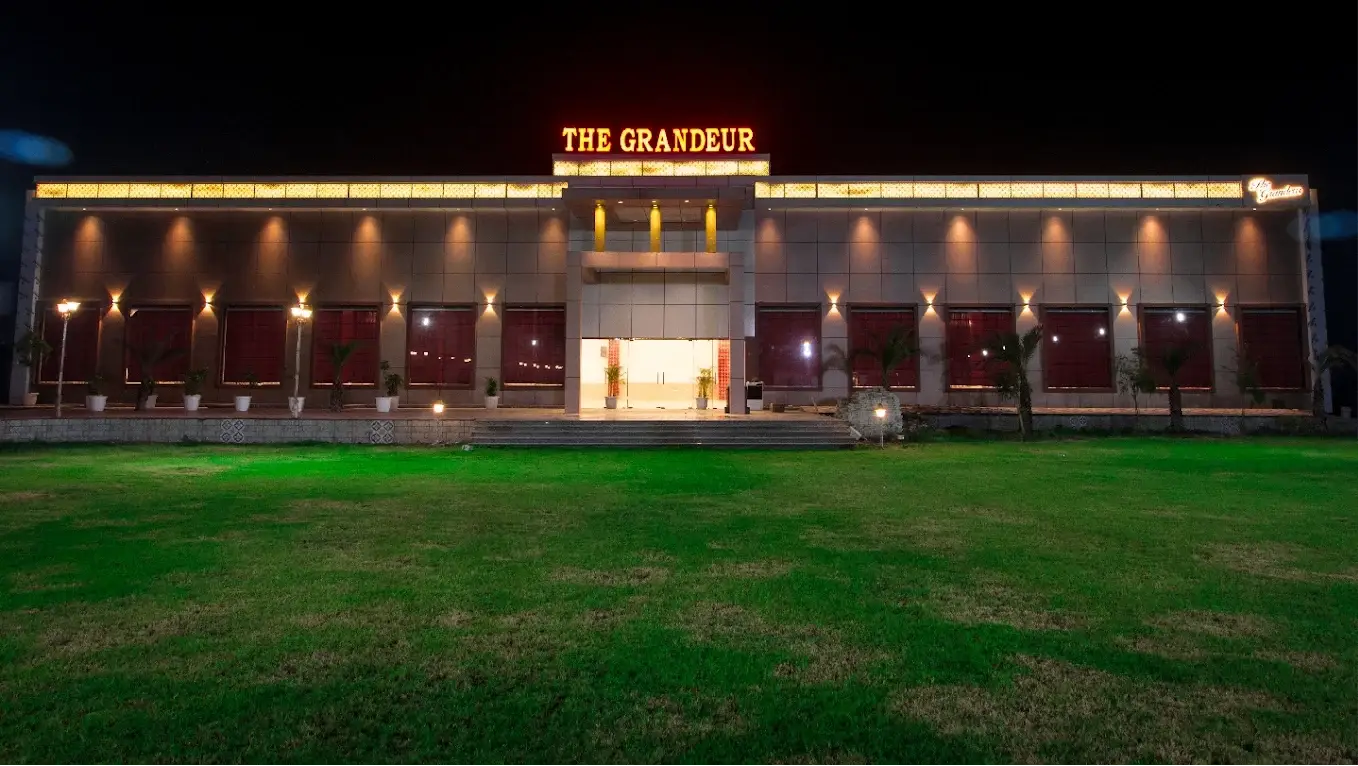 Grandeur Lawn